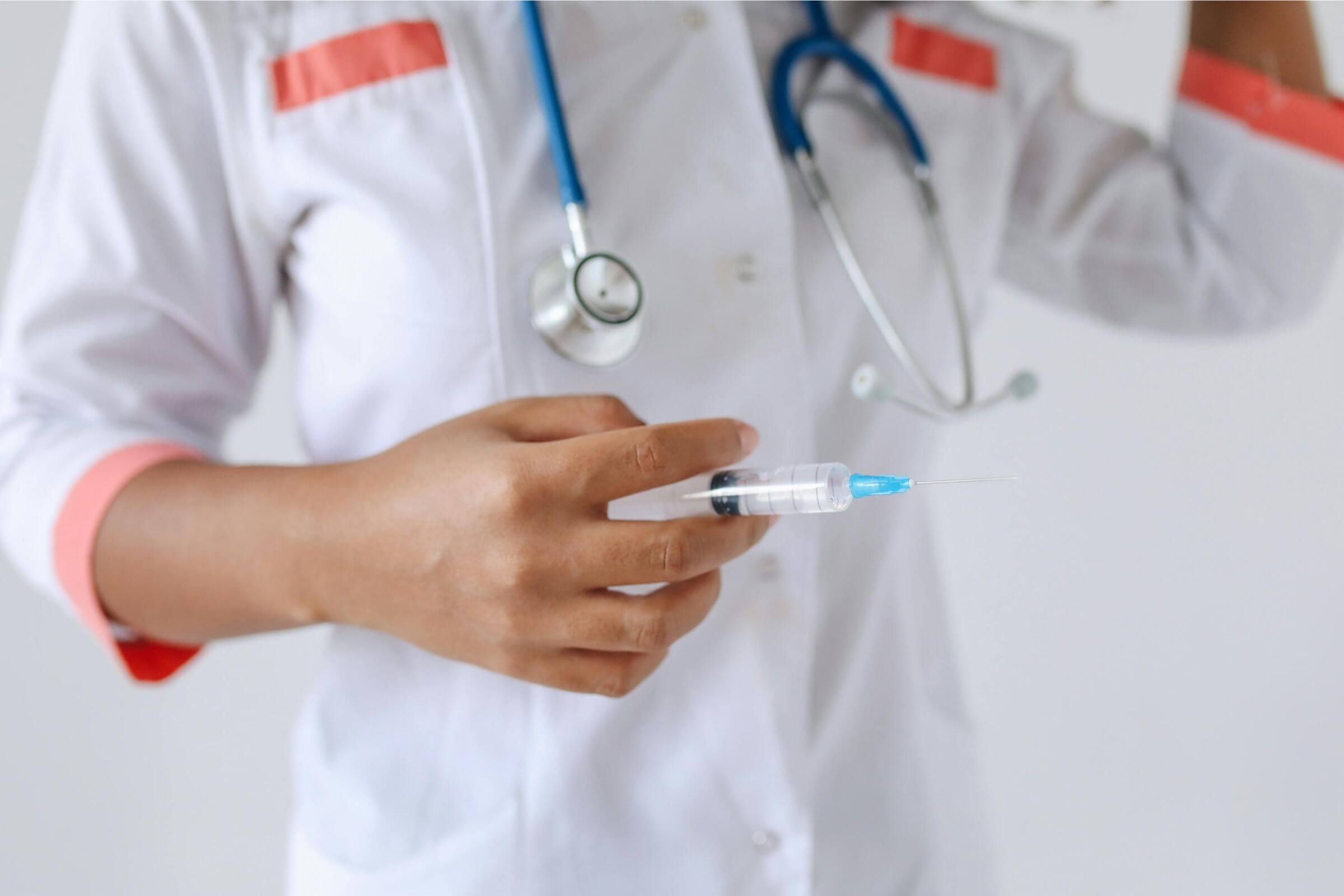 Quantas doses de vacina um filhote precisa? clínica veterinária 24h