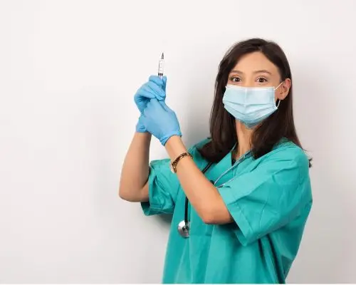 Quanto custa vacina de gato em 2025 em Maringá? clínica veterinária 24h