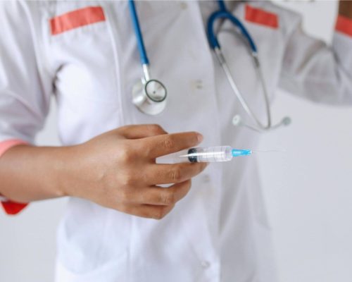 Quantas doses de vacina um filhote precisa? clínica veterinária 24h