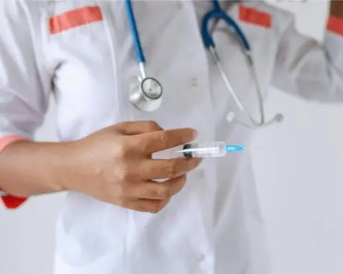 Quantas doses de vacina um filhote precisa? clínica veterinária 24h